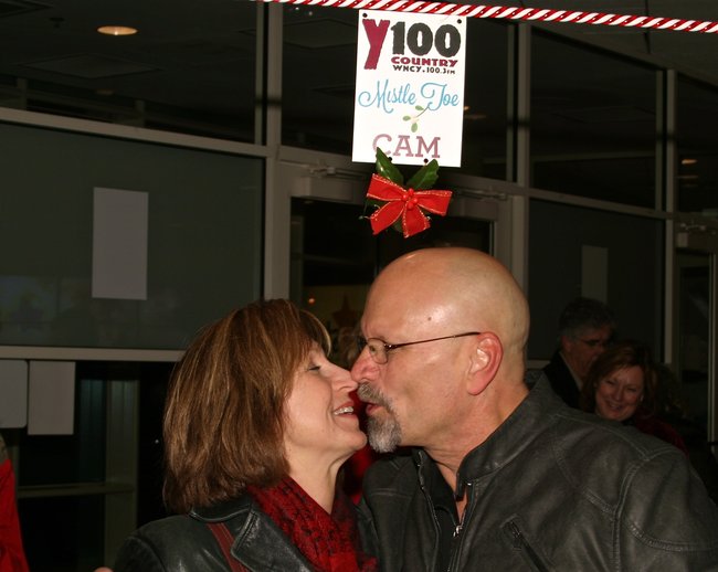 Y100 Mistletoe Cam