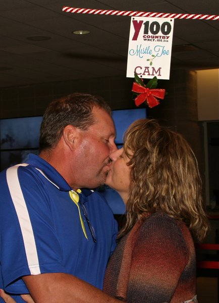 Y100 Mistletoe Cam