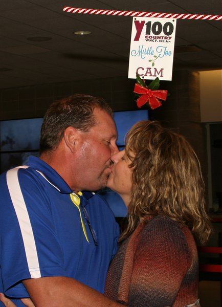 Y100 Mistletoe Cam