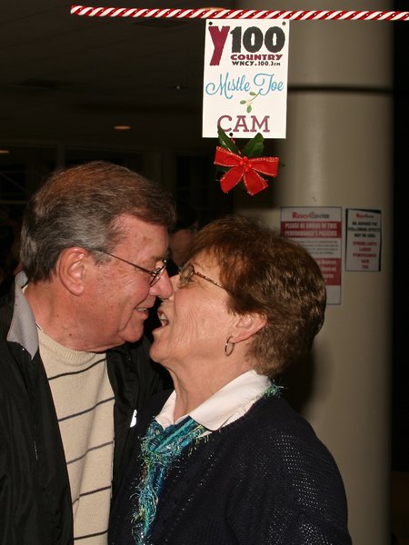 Y100 Mistletoe Cam