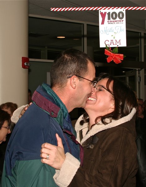 Y100 Mistletoe Cam