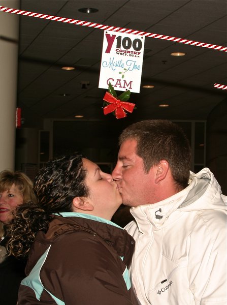 Y100 Mistletoe Cam