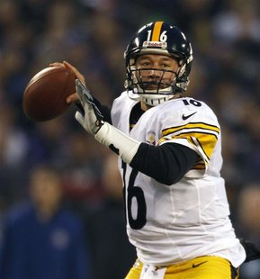 Pittsburgh Steelers quarterback Charlie Batch throws against the Baltimore Ravens defense during the second half of their NFL football game Pittsburgh Steelers quarterback Charlie Batch throws against the Baltimore Ravens defense during the second half of their NFL football game