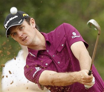 Justin Rose of England hits out of a bunker on the 14th hole during the Nedbank Golf Challenge in Sun City, December 1 2012. REUTERS/Siphiwe Justin Rose of England hits out of a bunker on the 14th hole during the Nedbank Golf Challenge in Sun City, December 1 2012. REUTERS/Siphiwe