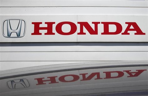 A logo of Honda Motor Co is reflected on a roof of a vehicle at a Honda dealer in Kawasaki, south of Tokyo July 31, 2012. REUTERS/Yuriko Nak A logo of Honda Motor Co is reflected on a roof of a vehicle at a Honda dealer in Kawasaki, south of Tokyo July 31, 2012. REUTERS/Yuriko Nak