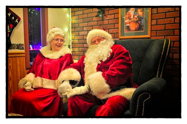 Santa and the Mrs.....!!