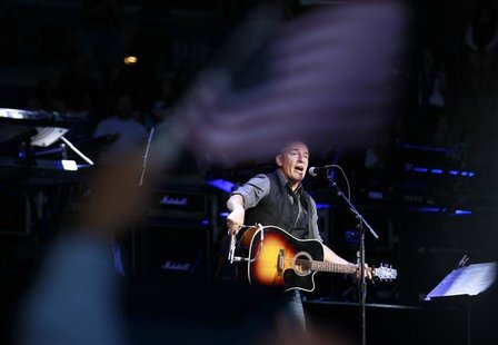 Bruce Springsteen performs for U.S. President Barack Obama at an election campaign rally in Columbus, Ohio, November 5, 2012, on the eve of Bruce Springsteen performs for U.S. President Barack Obama at an election campaign rally in Columbus, Ohio, November 5, 2012, on the eve of