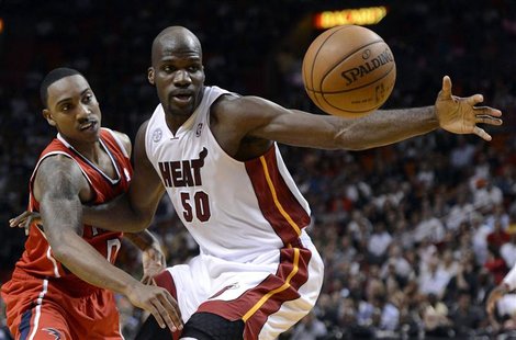 Miami Heat's Joel Anthony (R) and Atlanta Hawks' Jeff Teague (L) fight for a loose ball during the first half of their NBA basketball game i Miami Heat's Joel Anthony (R) and Atlanta Hawks' Jeff Teague (L) fight for a loose ball during the first half of their NBA basketball game i