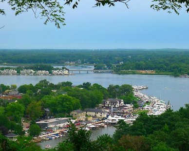 Kalamazoo Lake (photo courtesy Saugatuck/Douglas Convention and Visitors Bureau) Kalamazoo Lake (photo courtesy Saugatuck/Douglas Convention and Visitors Bureau)