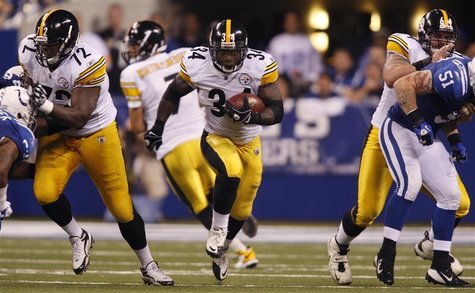 Pittsburgh Steelers running back Rashard Mendenhall (34) carries the football as Steelers offensive tackle Jonathan Scott (72) blocks and St Pittsburgh Steelers running back Rashard Mendenhall (34) carries the football as Steelers offensive tackle Jonathan Scott (72) blocks and St