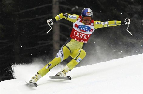 Aksel Lund Svindal of Norway skis past a gate in the men's World Cup Super-G race in Val Gardena, northern Italy, December 14, 2012. REUTERS Aksel Lund Svindal of Norway skis past a gate in the men's World Cup Super-G race in Val Gardena, northern Italy, December 14, 2012. REUTERS