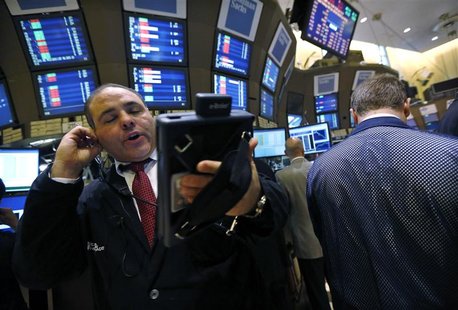 Traders work on the floor of the New York Stock Exchange, December 14, 2012. REUTERS/Brendan McDermid Traders work on the floor of the New York Stock Exchange, December 14, 2012. REUTERS/Brendan McDermid