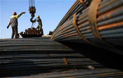 Labourers work at a steel market in Huaibei, Anhui province, December 18, 2012. REUTERS/Stringer Labourers work at a steel market in Huaibei, Anhui province, December 18, 2012. REUTERS/Stringer