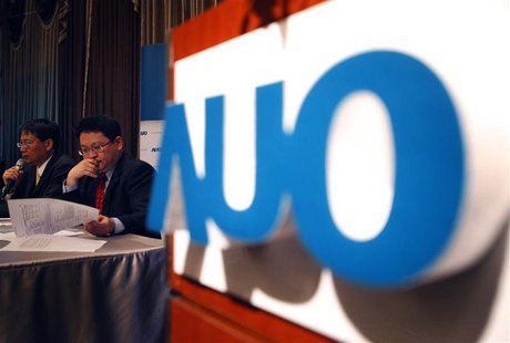 Au Optronics Chief Executive Chen Lai-juh (L) and Chief Finance Officer Andy Yang speak during an investors conference in Taipei April 22, 2 Au Optronics Chief Executive Chen Lai-juh (L) and Chief Finance Officer Andy Yang speak during an investors conference in Taipei April 22, 2