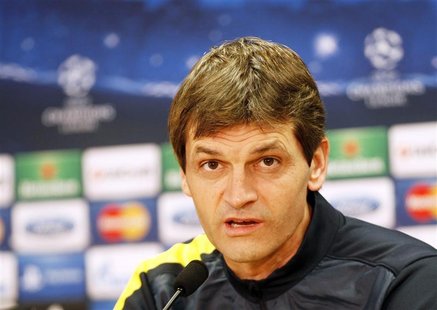Barcelona's coach Tito Vilanova speaks during a news conference at Joan Gamper training camp, near Barcelona, December 4, 2012. REUTERS/Gust Barcelona's coach Tito Vilanova speaks during a news conference at Joan Gamper training camp, near Barcelona, December 4, 2012. REUTERS/Gust
