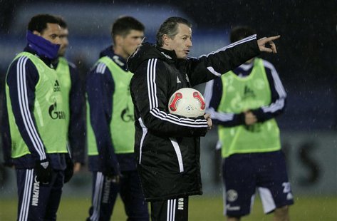 Newly appointed Schalke 04 coach Jens Keller gestures during a practice session of his team in Gelsenkirchen December 17, 2012. REUTERS/Wolf Newly appointed Schalke 04 coach Jens Keller gestures during a practice session of his team in Gelsenkirchen December 17, 2012. REUTERS/Wolf