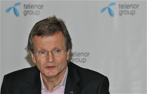 Norway's Telenor chief executive Jon Fredrik Baksaas speaks during a news conference in New Delhi November 29, 2012. REUTERS/B Mathur Norway's Telenor chief executive Jon Fredrik Baksaas speaks during a news conference in New Delhi November 29, 2012. REUTERS/B Mathur