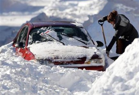 Car stranded in snowstorm (Reuters) Car stranded in snowstorm (Reuters)