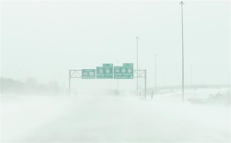 Snow blows across US Highway 218 as near whiteout conditions begin in Waterloo, Iowa, December 20, 2012. REUTERS/Matthew Putney/The Waterloo Snow blows across US Highway 218 as near whiteout conditions begin in Waterloo, Iowa, December 20, 2012. REUTERS/Matthew Putney/The Waterloo