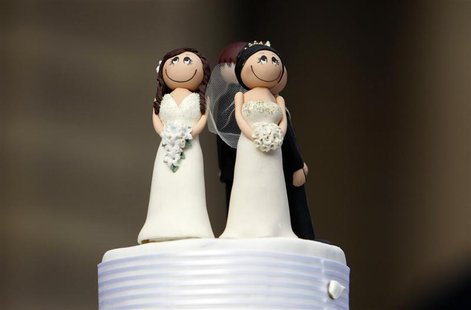 Two bride figurines adorn the top of a wedding cake during an illegal same-sex wedding ceremony in central Melbourne August 1, 2009. REUTERS Two bride figurines adorn the top of a wedding cake during an illegal same-sex wedding ceremony in central Melbourne August 1, 2009. REUTERS
