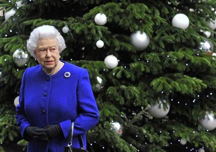 Britain's Queen Elizabeth leaves after attending a cabinet meeting at Number 10 Downing Street in London December 18, 2012. REUTERS/Toby Mel Britain's Queen Elizabeth leaves after attending a cabinet meeting at Number 10 Downing Street in London December 18, 2012. REUTERS/Toby Mel