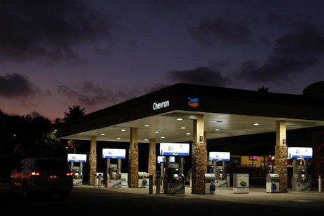 A Chevron gas station is pictured in Encinitas, California July 28, 2011. REUTERS/Mike Blake A Chevron gas station is pictured in Encinitas, California July 28, 2011. REUTERS/Mike Blake