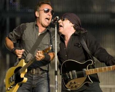 U.S. singer Bruce Springsteen performs with Steven Van Zandt during a concert of his "Working On A Dream" tour at the Stade de Suisse stadium in Bern June 30, 2009. REUTERS/Michael Buholzer U.S. singer Bruce Springsteen performs with Steven Van Zandt during a concert of his "Working On A Dream" tour at the Stade de Suisse stadium in Bern June 30, 2009. REUTERS/Michael Buholzer
