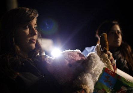 CHRISTMAS PROVIDES CONNECTICUT TOWN A BREAK FROM MOURNING - WIN ...