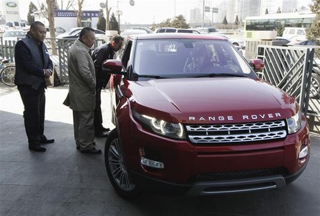 Customers look at a Range Rover Evoque car outside a dealership in Beijing February 17, 2012. REUTERS/Jason Lee Customers look at a Range Rover Evoque car outside a dealership in Beijing February 17, 2012. REUTERS/Jason Lee