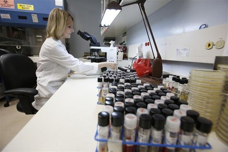 Tonya Snyder, a Mycology Specialist in the Vanderbilt Clinical Microbiology Lab for patient care examines samples to isolate and identify sp Tonya Snyder, a Mycology Specialist in the Vanderbilt Clinical Microbiology Lab for patient care examines samples to isolate and identify sp