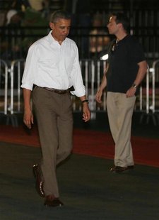 U.S. President Barack Obama departs Honolulu, Hawaii December 26, 2012, for a return trip to Washington. REUTERS/Larry Downing U.S. President Barack Obama departs Honolulu, Hawaii December 26, 2012, for a return trip to Washington. REUTERS/Larry Downing