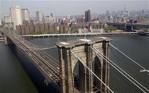 The Brooklyn Bridge and lower Manhattan is seen from a helicopter in New York City, April 22, 2010. REUTERS/Jim Young The Brooklyn Bridge and lower Manhattan is seen from a helicopter in New York City, April 22, 2010. REUTERS/Jim Young
