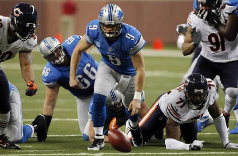 Detroit Lions quarterback Matthew Stafford (C ) chases the ball after a fumble and before Chicago Bears defensive end Julius Peppers (L ) re Detroit Lions quarterback Matthew Stafford (C ) chases the ball after a fumble and before Chicago Bears defensive end Julius Peppers (L ) re