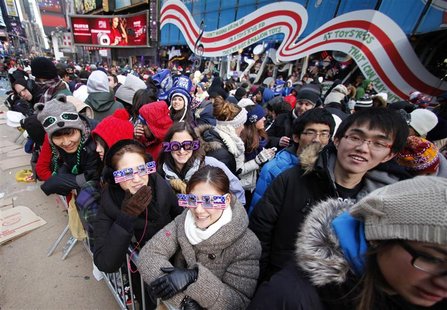 Revellers begin to fill up Times Square for New Year's celebrations in New York, December 31, 2012. REUTERS/Gary Hershorn Revellers begin to fill up Times Square for New Year's celebrations in New York, December 31, 2012. REUTERS/Gary Hershorn