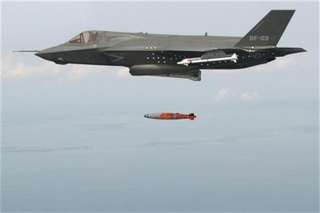 BF-3, a short take-off and vertical landing F-35 Lightning II, releases an inert 1,000 lb. GBU-32 Joint Direct Attack Munition (JDAM) separa BF-3, a short take-off and vertical landing F-35 Lightning II, releases an inert 1,000 lb. GBU-32 Joint Direct Attack Munition (JDAM) separa