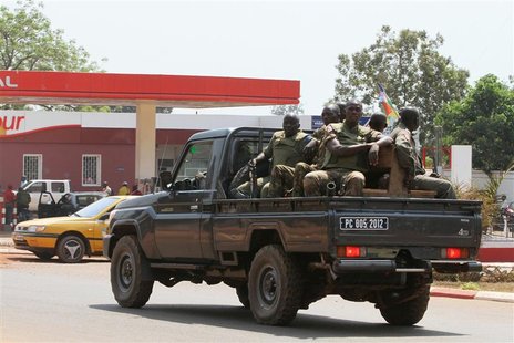 Central African Soldiers patrol a street in Bangui January 1, 2013. REUTERS/Luc Gnago Central African Soldiers patrol a street in Bangui January 1, 2013. REUTERS/Luc Gnago
