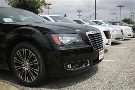 Chrysler 300 automobiles are seen on a new car lot in Silver Spring, Maryland, August 1, 2012. REUTERS/Gary Cameron Chrysler 300 automobiles are seen on a new car lot in Silver Spring, Maryland, August 1, 2012. REUTERS/Gary Cameron