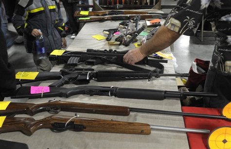 A dealer displays firearms for sale at a gun show in Kansas City, Missouri December 22, 2012. REUTERS/Dave Kaup A dealer displays firearms for sale at a gun show in Kansas City, Missouri December 22, 2012. REUTERS/Dave Kaup