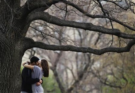 A couple kisses while standing underneath a tree inside Central Park during a warm day in New York, March 22, 2012. REUTERS/Lucas Jackson A couple kisses while standing underneath a tree inside Central Park during a warm day in New York, March 22, 2012. REUTERS/Lucas Jackson
