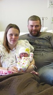 Skylar Jetmore with her parents Skylar Jetmore with her parents