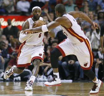 Miami Heat's LeBron James (L) prepares to pass to teammate Dwyane Wade in overtime against the Dallas Mavericks during their NBA basketball Miami Heat's LeBron James (L) prepares to pass to teammate Dwyane Wade in overtime against the Dallas Mavericks during their NBA basketball