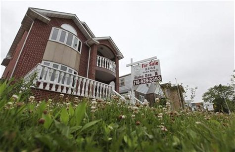 A "for sale" sign is seen outside a home in New York June 19, 2012. REUTERS/Shannon Stapleton A "for sale" sign is seen outside a home in New York June 19, 2012. REUTERS/Shannon Stapleton