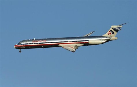 An American Airlines McDonnell Douglas MD-83 is pictured in New York August 28, 2012. REUTERS/Eduardo Munoz An American Airlines McDonnell Douglas MD-83 is pictured in New York August 28, 2012. REUTERS/Eduardo Munoz