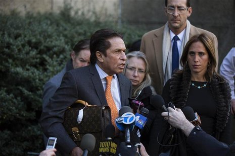 Mark Heller (L), attorney for Lindsay Lohan, speaks to the media after filing paperwork on Lohan's behalf at Manhattan Criminal Court in New Mark Heller (L), attorney for Lindsay Lohan, speaks to the media after filing paperwork on Lohan's behalf at Manhattan Criminal Court in New