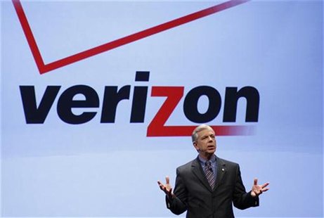 Lowell McAdam speaks at Verizon's iPhone 4 launch event in New York January 11, 2011. REUTERS/Brendan McDermid Lowell McAdam speaks at Verizon's iPhone 4 launch event in New York January 11, 2011. REUTERS/Brendan McDermid