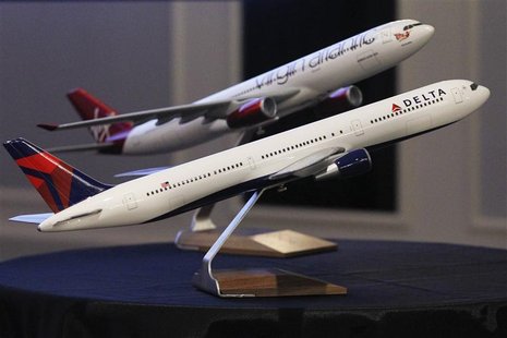 Aircraft models are seen following a news conference in New York December 11, 2012. REUTERS/Brendan McDermid Aircraft models are seen following a news conference in New York December 11, 2012. REUTERS/Brendan McDermid