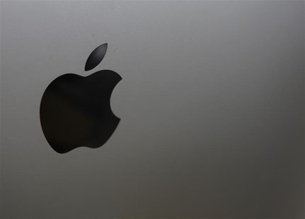The logo of Apple is seen on a product displayed at a store in Seoul August 24, 2012. REUTERS/Lee Jae-Won The logo of Apple is seen on a product displayed at a store in Seoul August 24, 2012. REUTERS/Lee Jae-Won