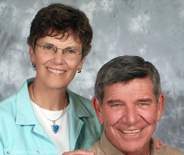 Sue (L) and Ray Smith (photo courtesy Hope College) Sue (L) and Ray Smith (photo courtesy Hope College)
