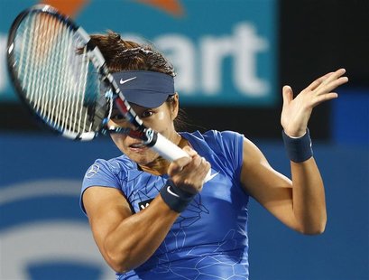 Li Na of China hits a return to Madison Keys of the U.S. during their women's singles match at the Sydney International tennis tournament Ja Li Na of China hits a return to Madison Keys of the U.S. during their women's singles match at the Sydney International tennis tournament Ja