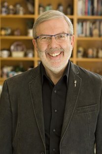 Author and film critic Leonard Maltin is pictured in this undated handout photo. REUTERS/Becky Sapp Author and film critic Leonard Maltin is pictured in this undated handout photo. REUTERS/Becky Sapp